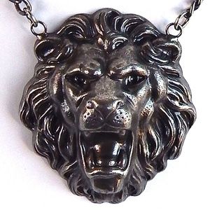 GASOLINE GLAMOUR LION PENDANT